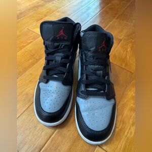 Nike Air Jordan 1 Mid (GS) "Shadow Red" sneakers